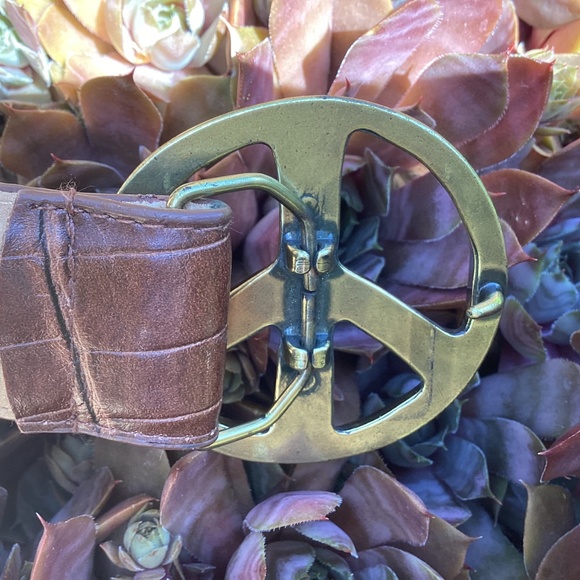 Kensie Genuine Leather Peace Sign Belt - Picture 10 of 10